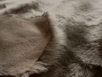Green smooth soft sheep hair on leather hide - Image 3